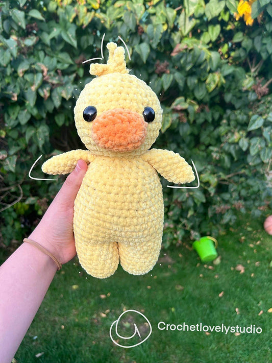 Lucy the duck (crochet pattern)