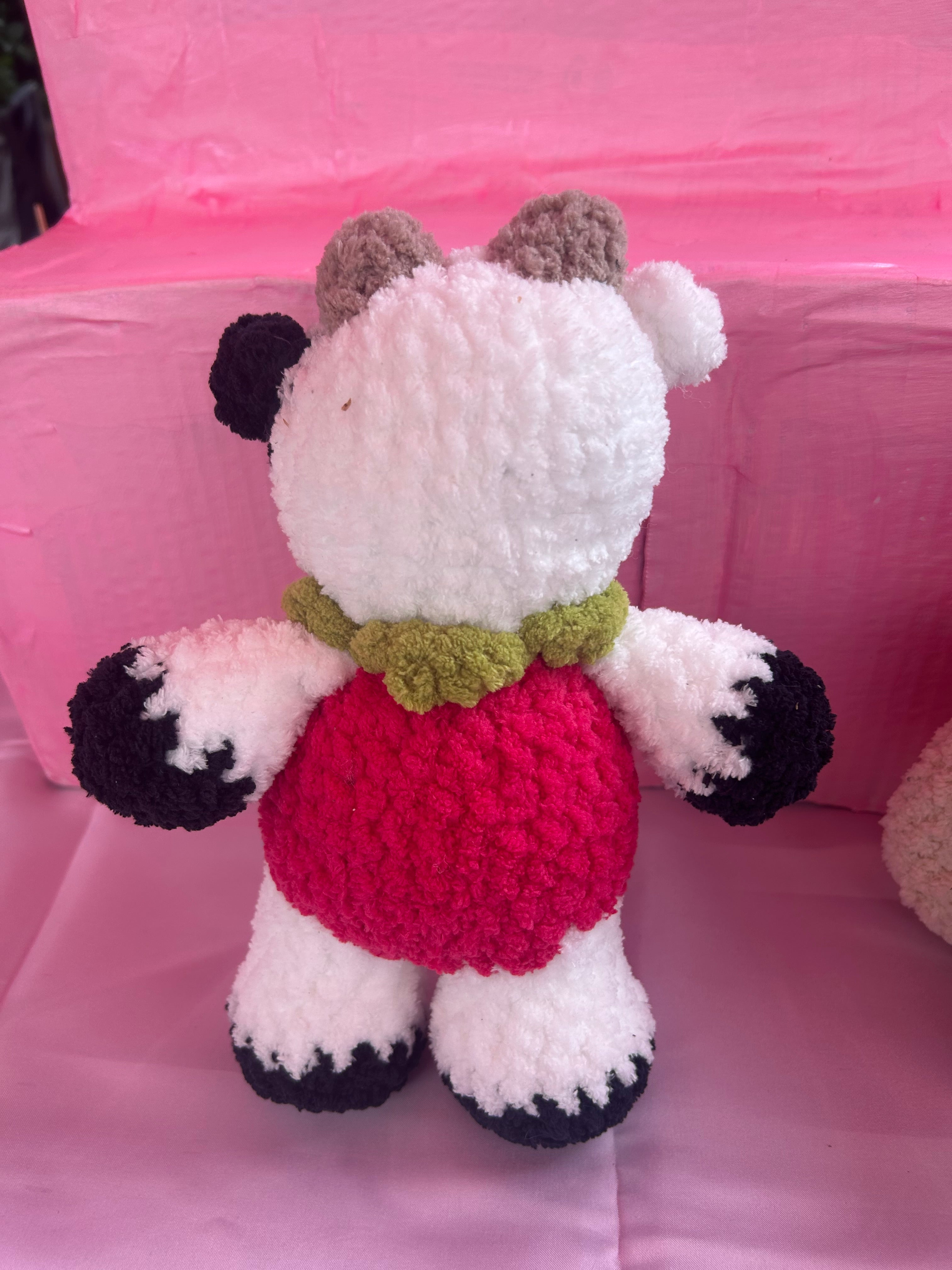 Cow - strawberry black