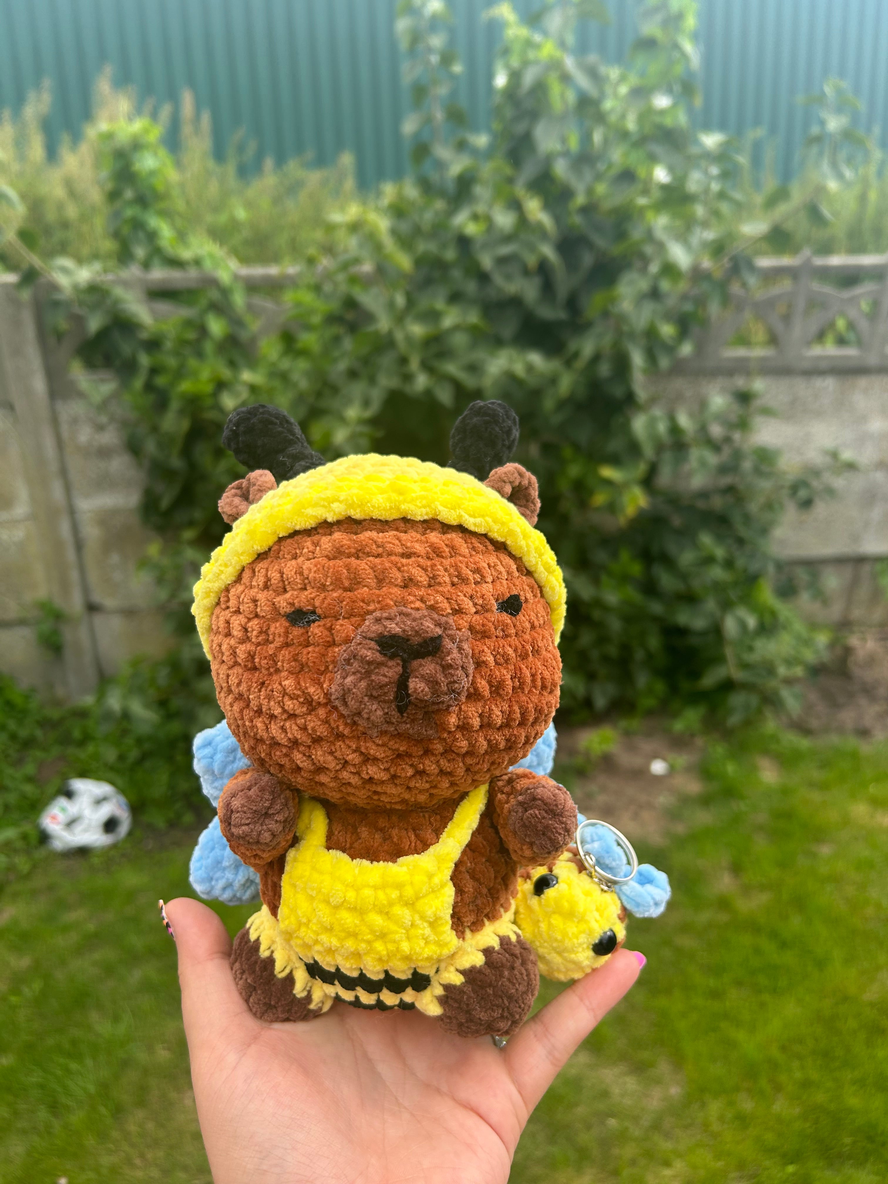 Capybara bee