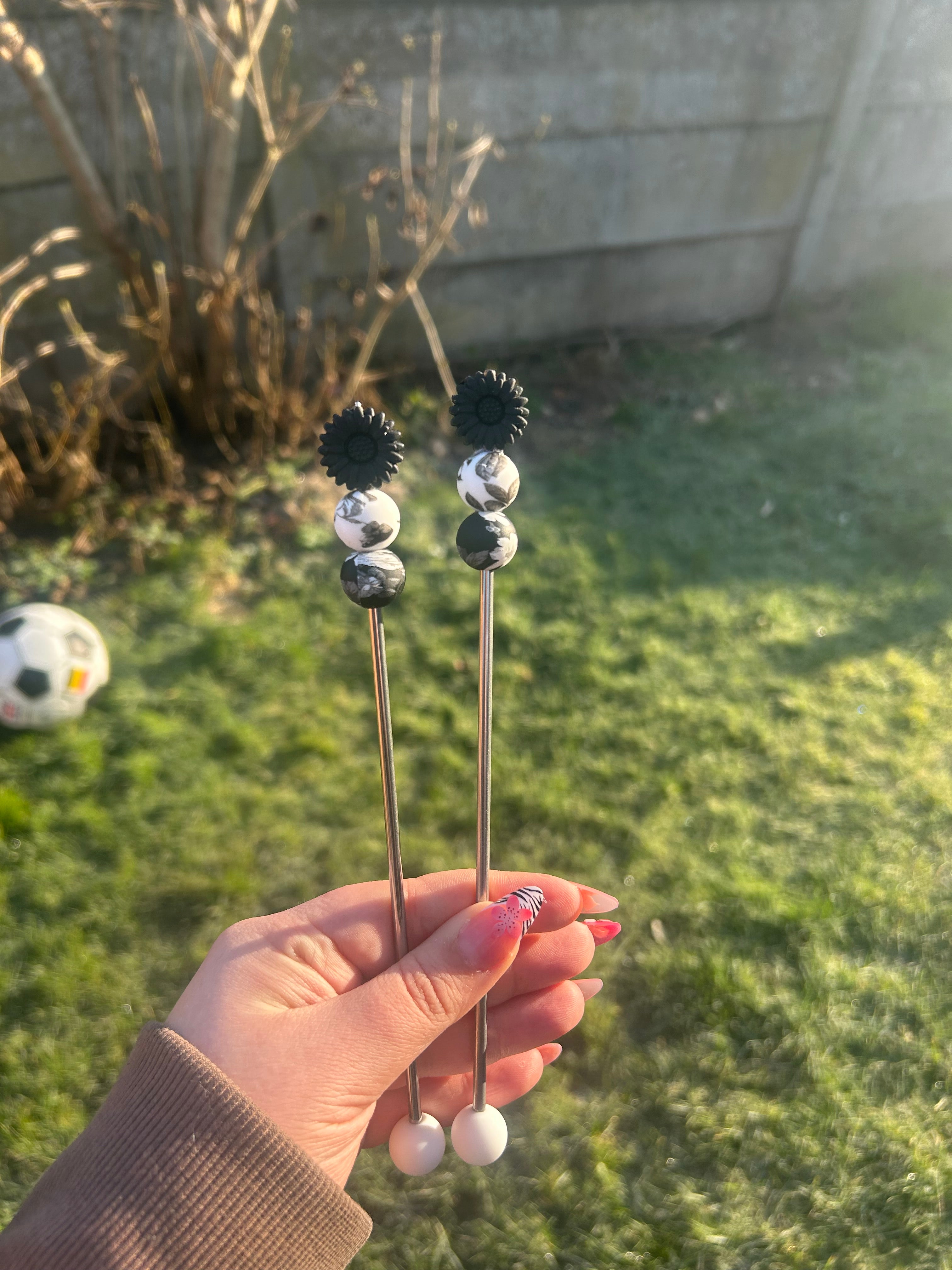 Black widow - amigurumi sticks