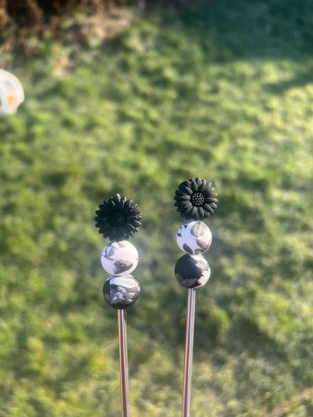 Black widow - amigurumi sticks