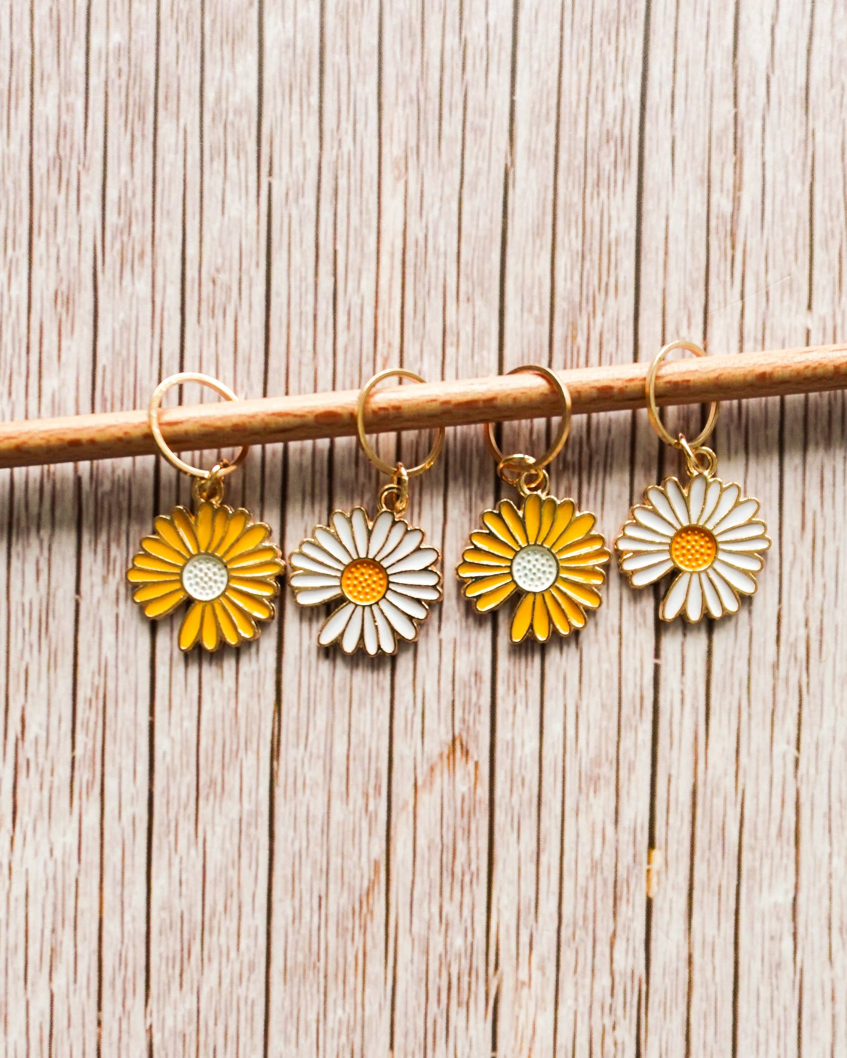 PRE ORDER: Daisy - stitchmarkers